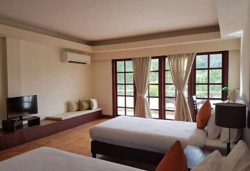 هتل Khuru Resort