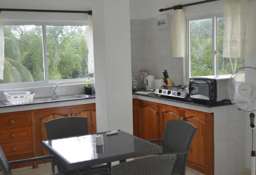 پانسیون Chez Payet Airport Guesthouse