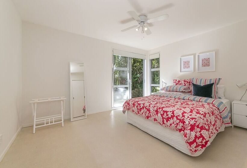 Ted S Cottage Near Little Oneroa Beach