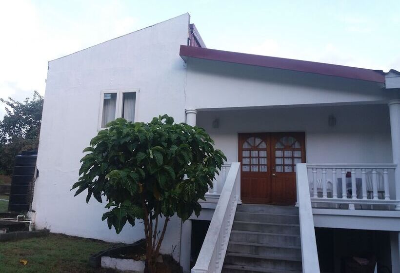 تختخواب و صبحانه A Private Room In Paradise, Vieux Fort