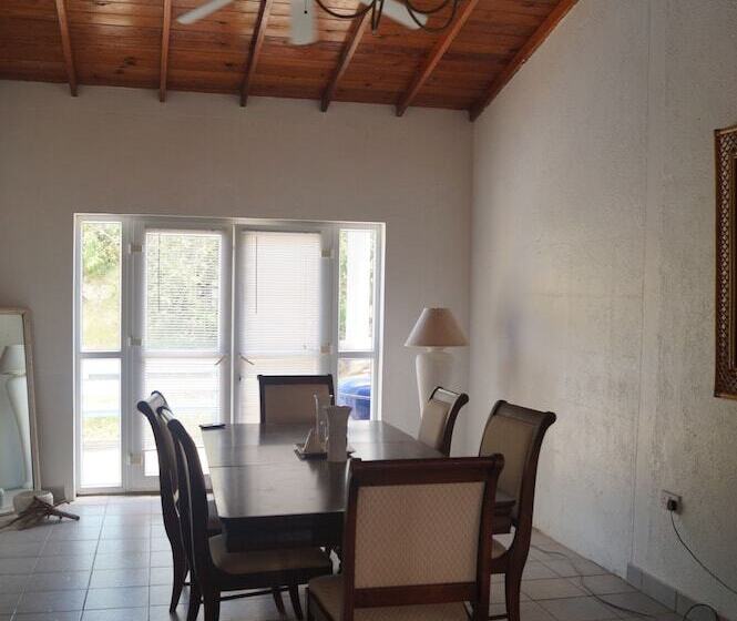 تختخواب و صبحانه A Private Room In Paradise, Vieux Fort