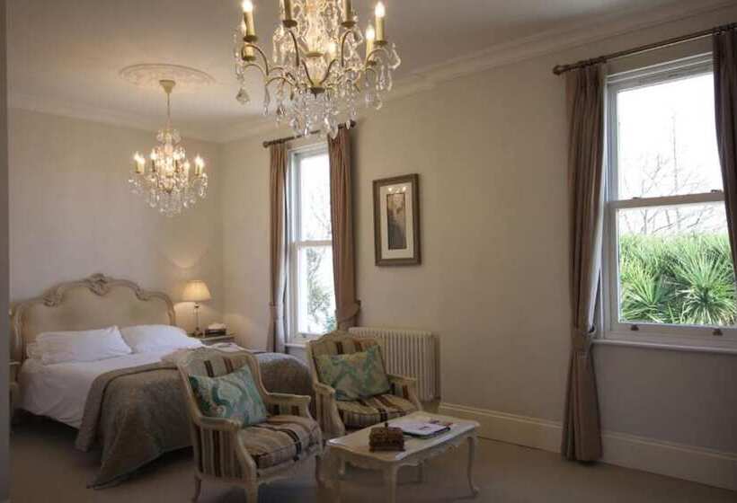 ベッドアンドブレックファースト La Haule Manor