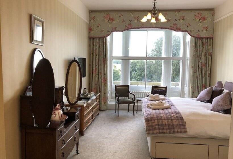 住宿加早餐  Netherdale House And Coach House