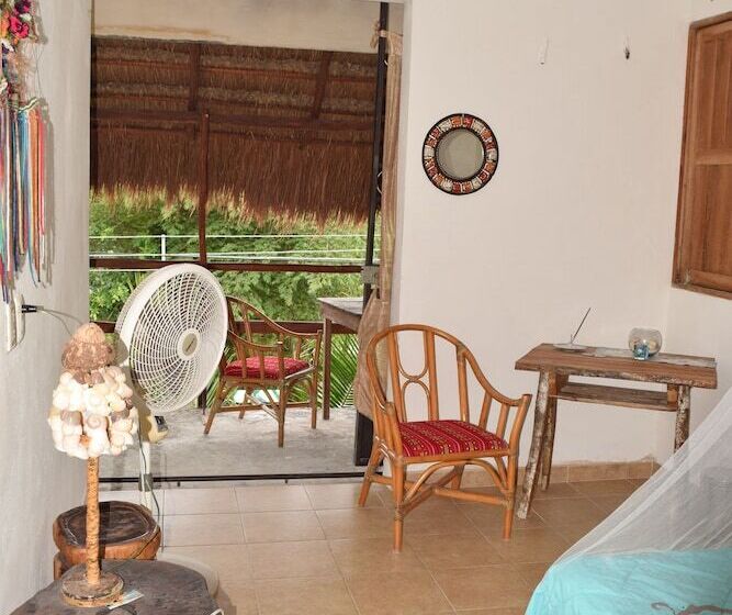 Camping Hostal El árbol De La Vida   Hostel