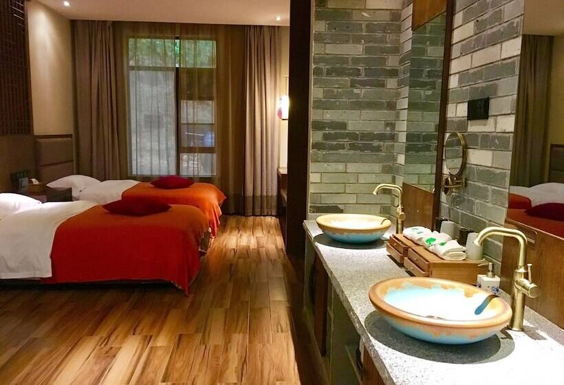 فندق Moonlit Sky Resort