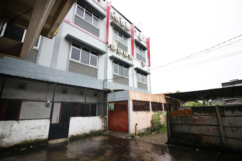 Отель Sky Residence Sayangan