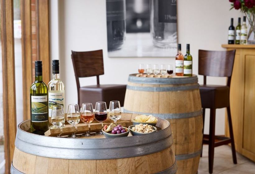 فندق Three Choirs Vineyards