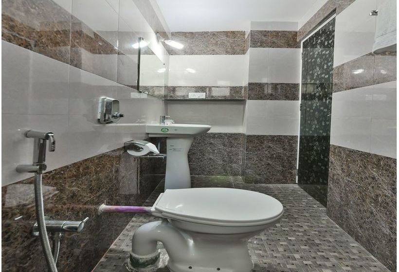 Oyo 11525 Hotel Queen Of Queens Standard