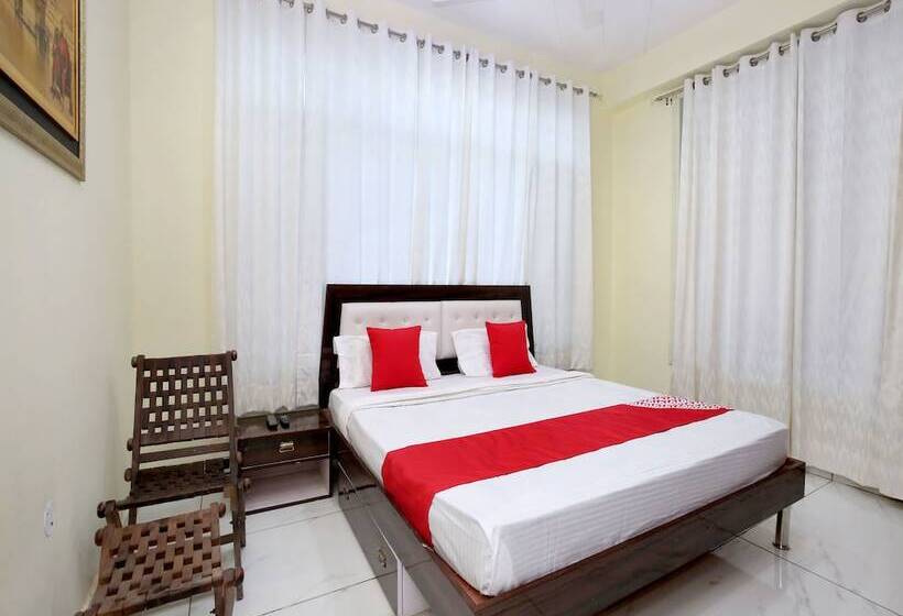 Oyo 13769 Home Spacious 3bhk Kasauli