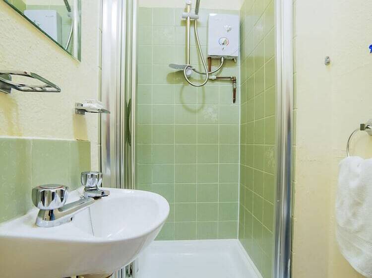 پانسیون Devine Beach Hotel, Westcliff Southend-On-Sea