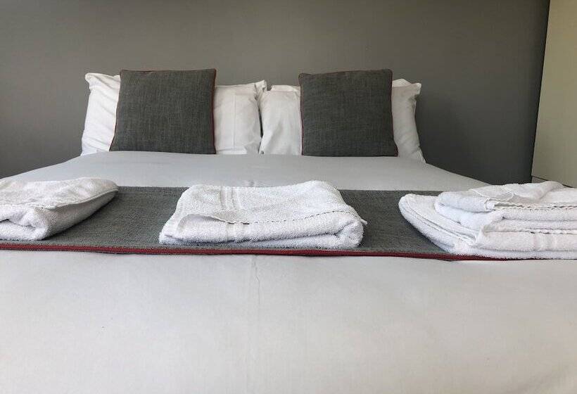 پانسیون Devine Beach Hotel, Westcliff Southend-On-Sea