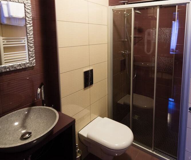 פנסיון Log In Rooms