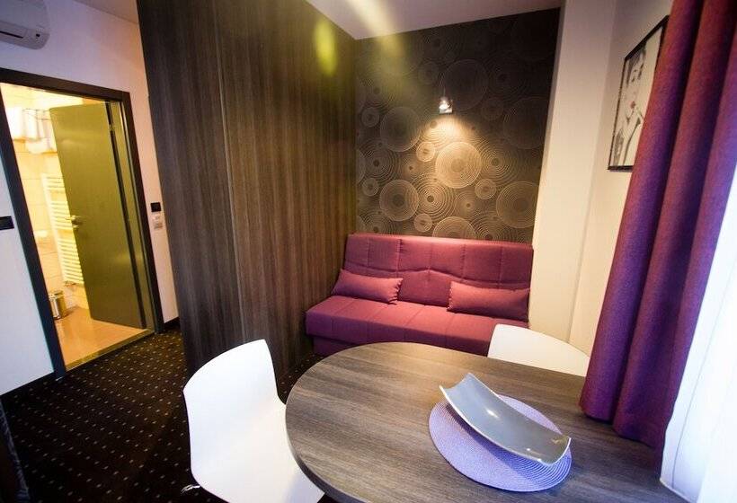 פנסיון Log In Rooms