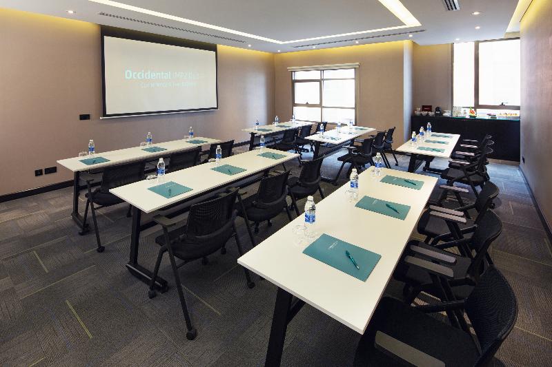 Отель Four Points By Sheraton Production City, Dubai