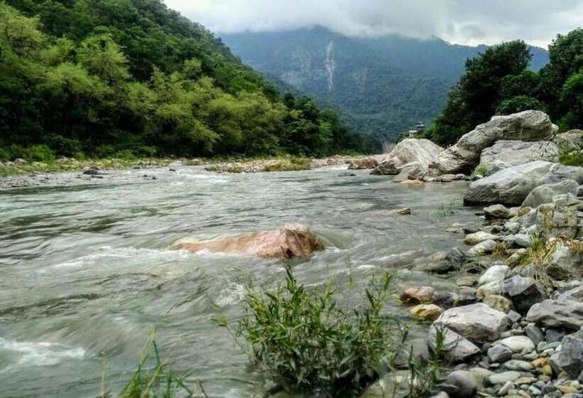 בית מלון כפרי Nishantam Sanctuary Rishikesh