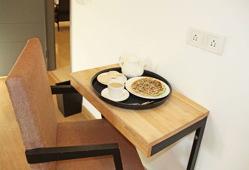 酒店 Oyo 13745 Cmn Stay