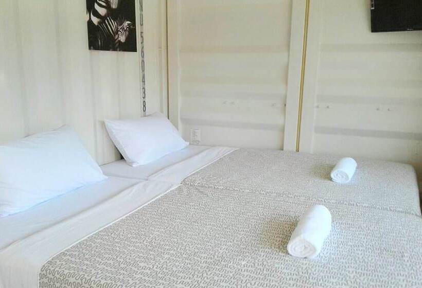 בית מלון כפרי Rintara Riverside Resort