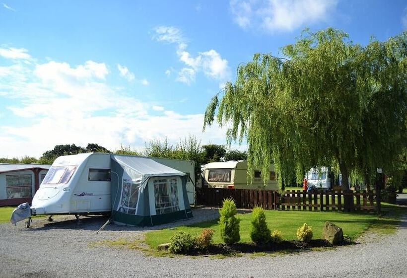 בית מלון כפרי Royal Umpire Caravan Park