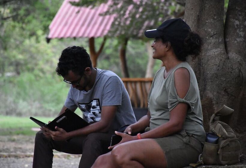 ユースホステル Funky Leopard Safari Lodge Bordering Yala National Park