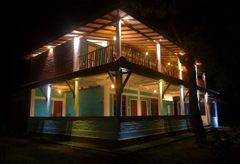 ユースホステル Funky Leopard Safari Lodge Bordering Yala National Park