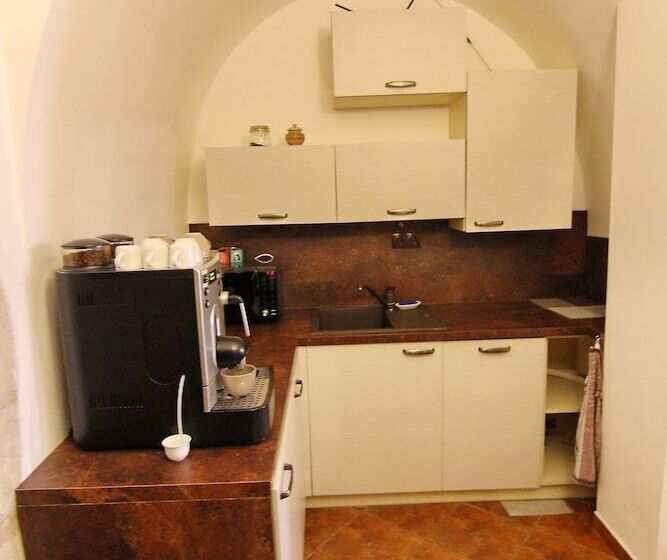 هتل House Of Roses