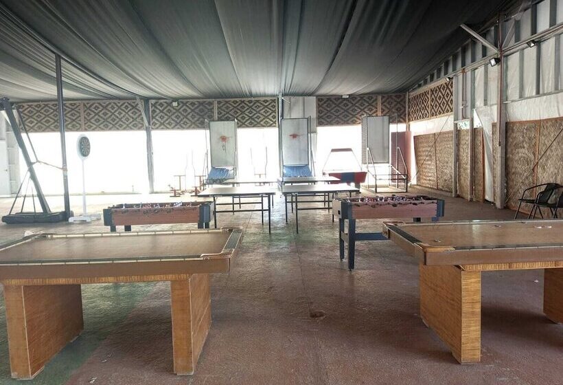فندق Whitewoods Convention & Leisure