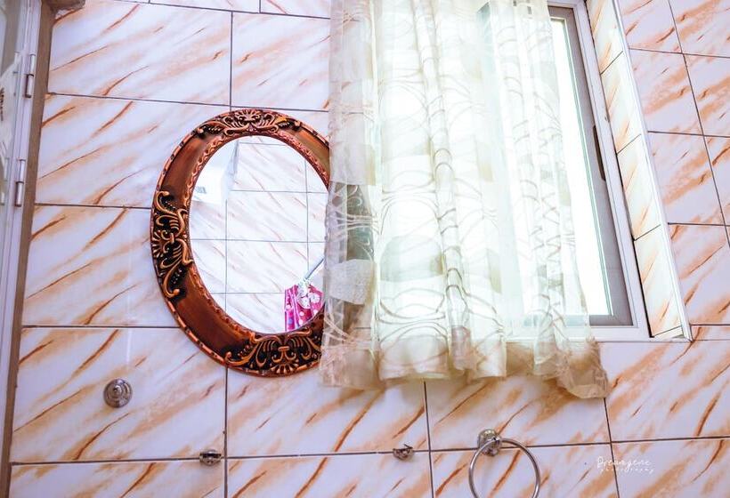 Sheilas Executive Hotel & Lodge