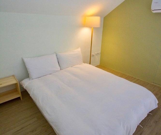 تختخواب و صبحانه Reindeer Miaoli Green Wave