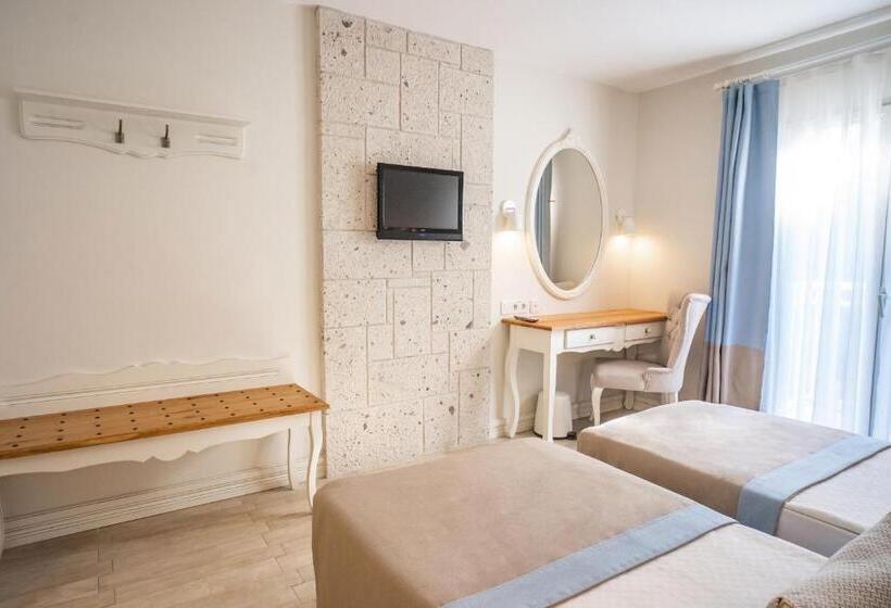 هتل Mark Warner Phokaia Beach Resort