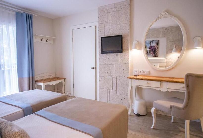 هتل Mark Warner Phokaia Beach Resort
