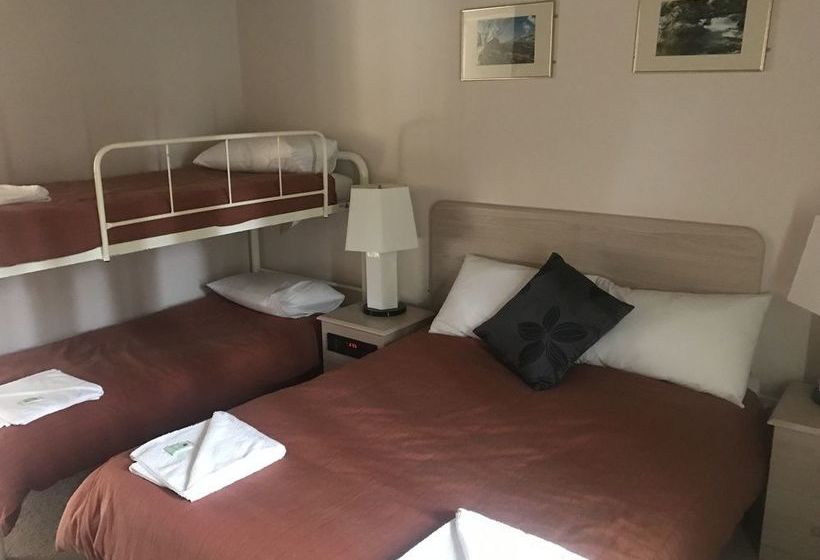 فندق على الطريق Snowy Mountains Motor Inn