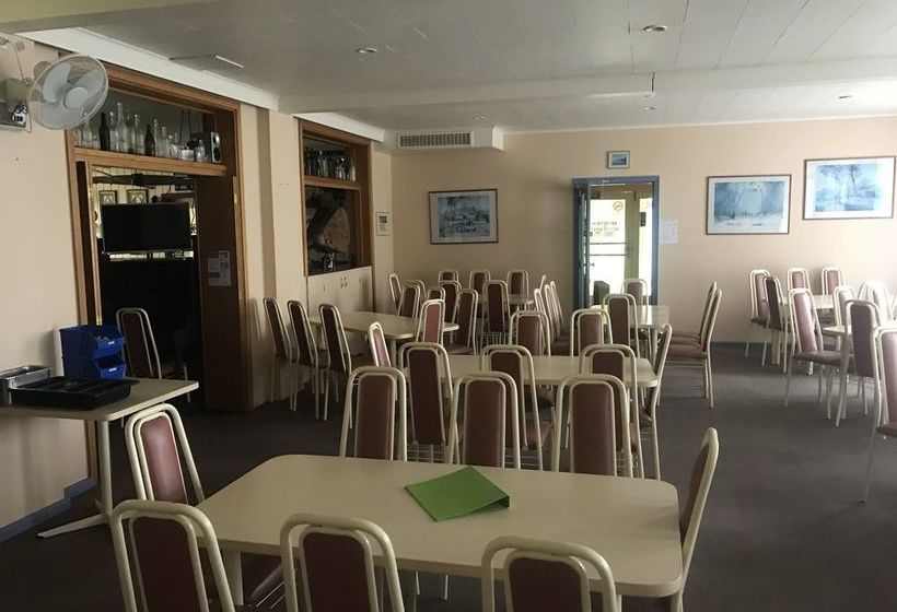فندق على الطريق Snowy Mountains Motor Inn