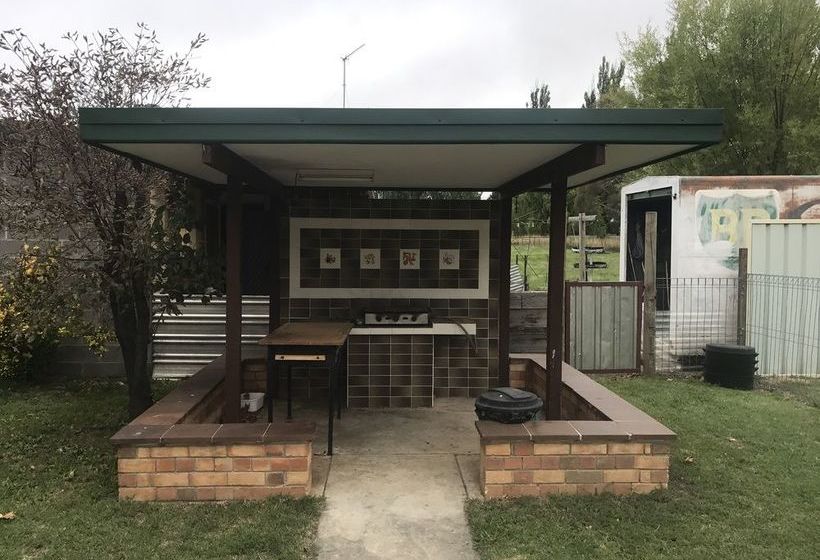 فندق على الطريق Snowy Mountains Motor Inn