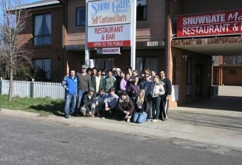 Snow Gate Motel And Apartments