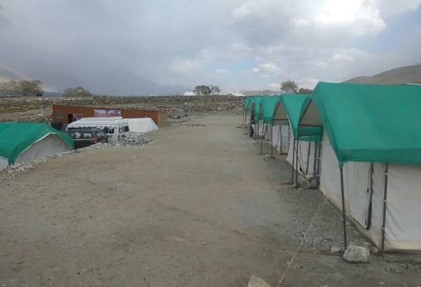 Отель Auspicious Camps And Cottages
