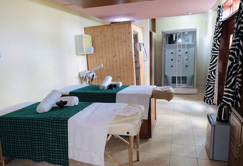 ホテル Tanga Beach Resort & Spa