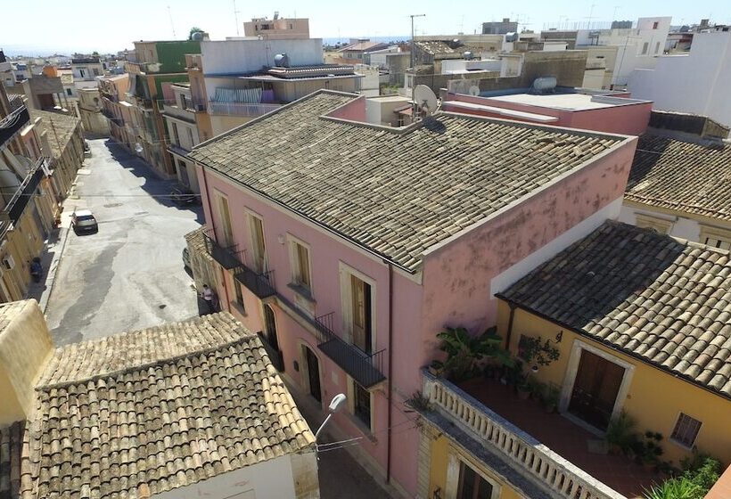 پانسیون Esagono Monello
