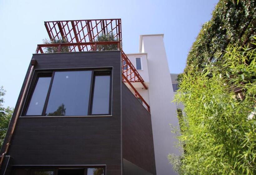 Art Hostel