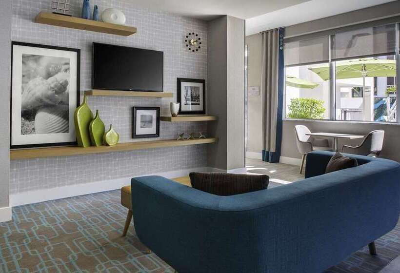 هتل Continental Miami Beach, Tapestry Collection By Hilton