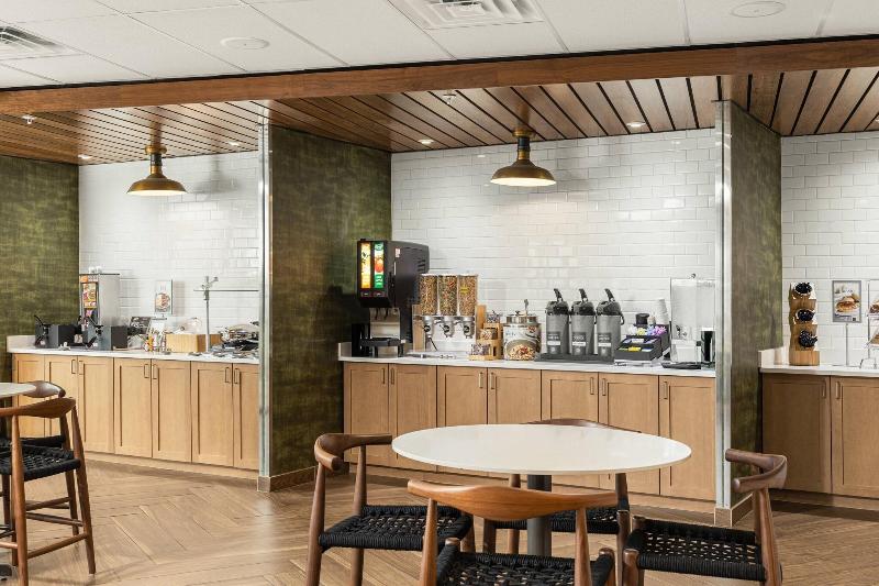 هتل Fairfield Inn & Suites By Marriott Salina