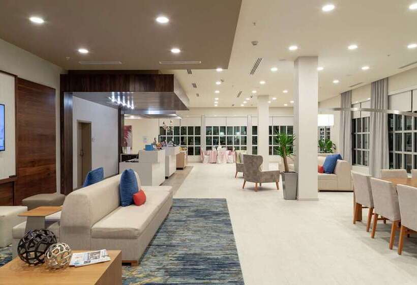 Отель Hilton Garden Inn Tampa Wesley Chapel, Fl