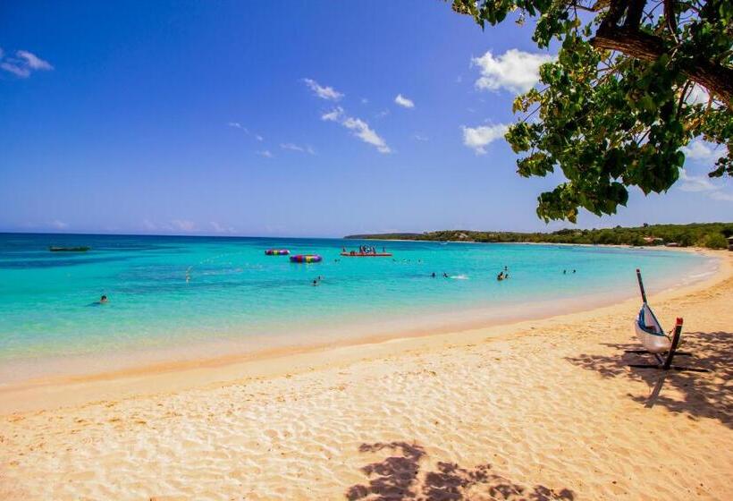 فندق Paradise Island Beach Resort
