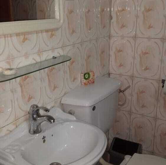 פנסיון Almond Tree Guest House
