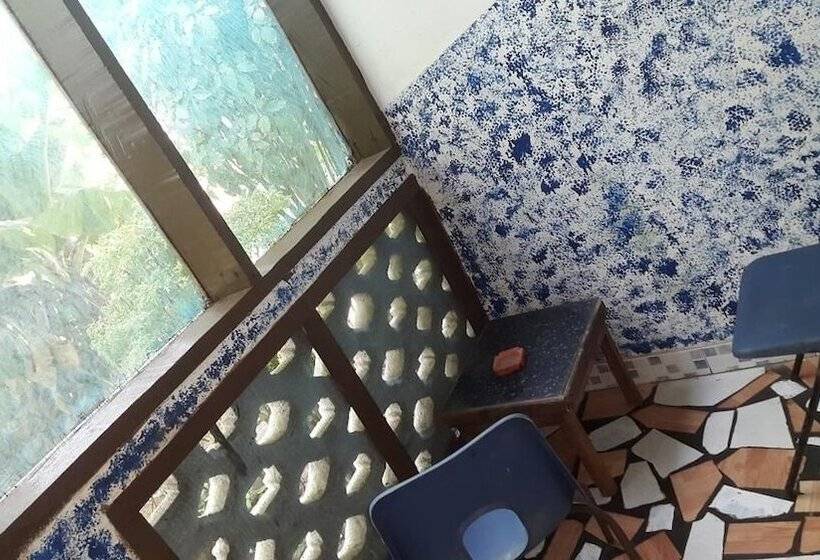 פנסיון Almond Tree Guest House
