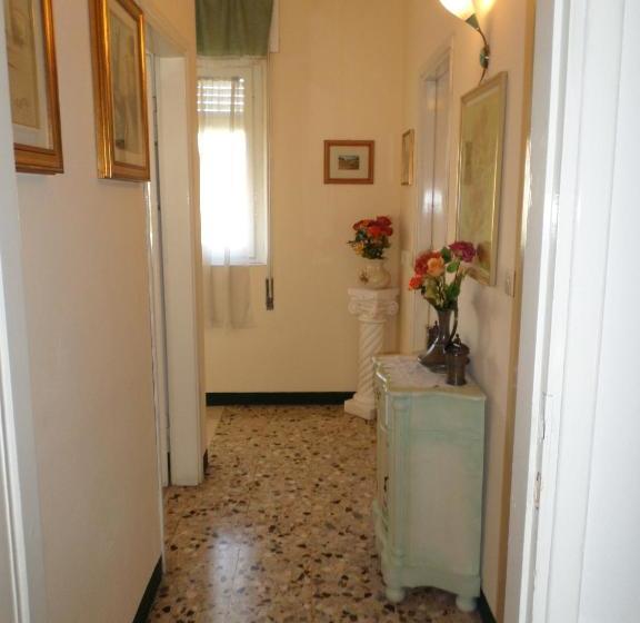 تختخواب و صبحانه Le Midi Versilia