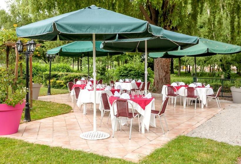 ホテル Logis Auberge Le Petit Pont