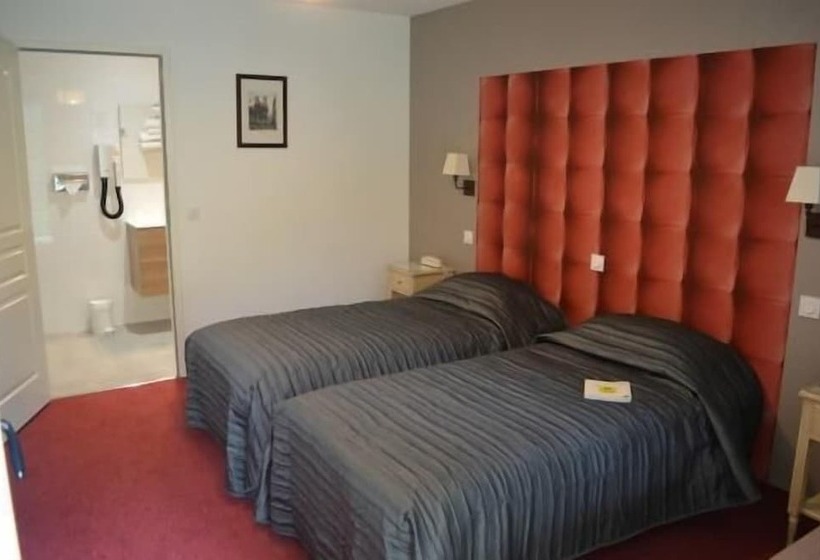 ホテル Logis Auberge Le Petit Pont