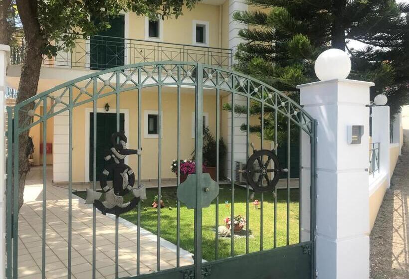 هتل Naftilos Studios