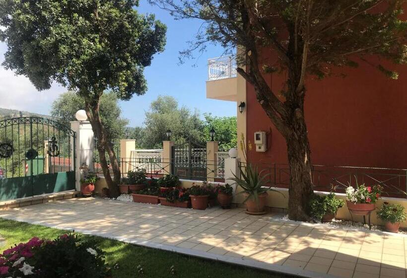 هتل Naftilos Studios