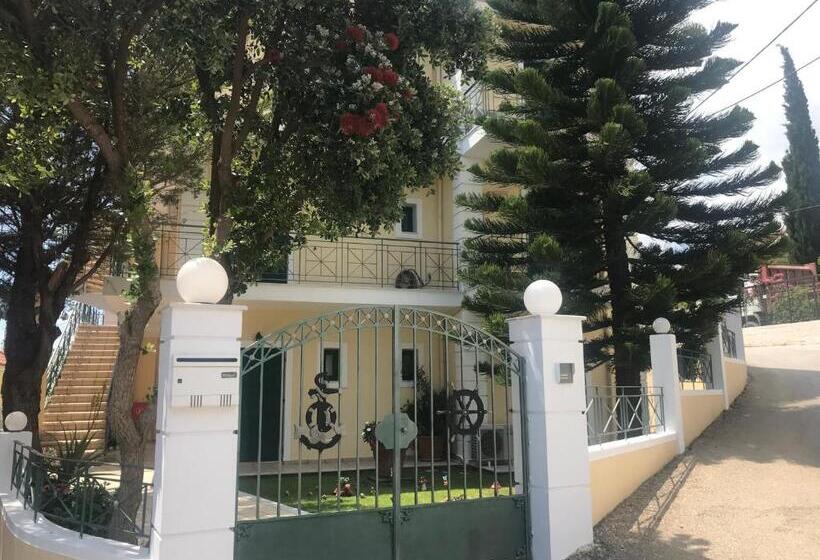 هتل Naftilos Studios